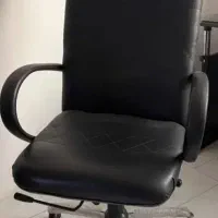 دو عدد صندلی تمیز ارایشگاهی ومدیریتی