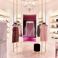 استخدام فروشنده خانم جهت کار در مزون لباس