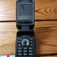 گوشی قدیمی تاشو سونی اریکسون نیازمند تعمیر