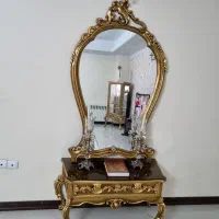 ویترین اینه و کنسول همراه شمعدان و ساعت