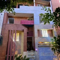 خانه چهار طبقه در قلب بلوار پزشک