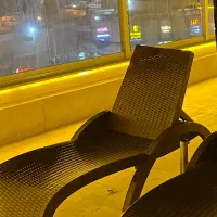 ۲ عدد تختخواب کنار استخر حصیری