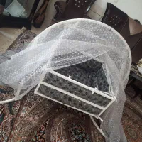 گهواره آهنی دوقلو در حد نو با تشک و پشه بند|تخت و صندلی بچه|پیر بکران, |دیوار