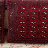 دو عدد پشتی قرمز زرشکی در حد نو