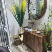 گلدان بهمراه گل