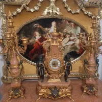 ساعت و شمعدان برنز