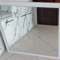 آینه مربع شکل سفید رنگ . در حد نو .