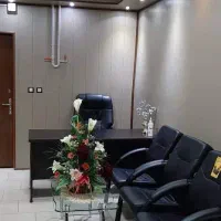 واحد دفتری شیک پنحراه برخیابان امینی