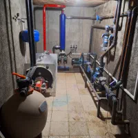 اجرا تاسیسات استخرجکوزی موتورخانه،لوله گذاری،تعمیر|خدمات پیشه و مهارت|قم, باسکول|دیوار