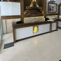 میز مشاوره ویک عدد تابلو نئون