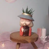 گلدان دختر با کلاه فانتزی