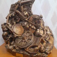 مجسمه زیبا ، پرکار و پر جزئیات و ظریف شاپور اول