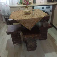 میز چوبی با صندلی چوبی