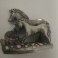 مجسمه یاد بود  مسابقات اسب   دوانی