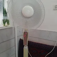 تعدادی پنکه رومیزی و سقفی بفروش می‌رسد