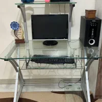 میز کامپیوتر شیشه ای