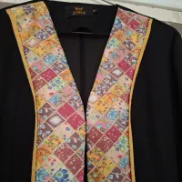 مانتو مشکی سنتی کار شده و تاپ مجلسی