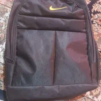 کیف مشکی نو هستش بجز اون کیف سگ های نگهبان