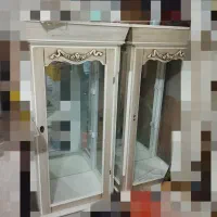 ویترین و ساعت ایستاده