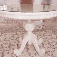 میز ناهار خوری بسیار تمیز همراه شیشه
