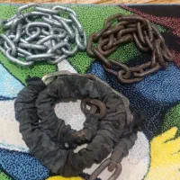 انبر آلماتور بندی.  زنجیر قفل ماشین