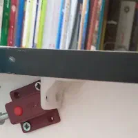 میز تحریر باکس دار قفلی سفید بهمراه صندلی|میز تحریر و کامپیوتر|قم, نیروگاه|دیوار