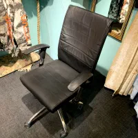 صندلی چرخ دار در حد نو