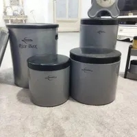ظروف آشپزخانه نقره ای