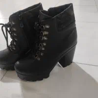 کفش ها نونو هستن فقط یکبارپوشیده شدن