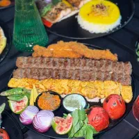 کمک آشپز و منقلدار دورچین زن