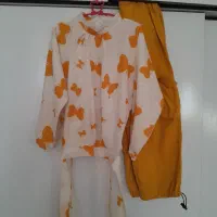 تعدادی لباس|کفش و لباس بچه|خوی, |دیوار