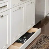 گارگر ساده برای کمک دست نصاب کابینت