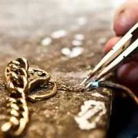 ساخت و تعمیرات انواع زیورآلات نقره و طلا