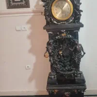 ساعت ایستاده و آبنما