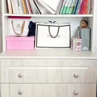دراور و آینه و کتابخانه با کشو