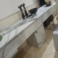 میزدونفره ناخنکاری  فقط یک ماه استفاده شده