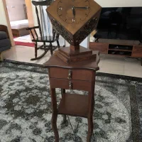 میز تلفن و ساعت