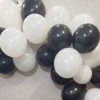 بادکنک تم سفید مشکی همراه با حلقه