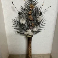 گلدان سفالی و گل چوبی