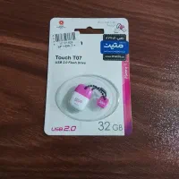 یک عدد فلش مموری 32گیگ بایت با گارانتی مادام العمر