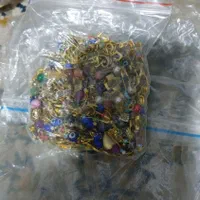 مقدارزیادی بدلیجات نونو دستبند آویز سنجاق سینه|بدلیجات|تهران, توحید|دیوار