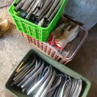 کارگر برای کار در آبکاری