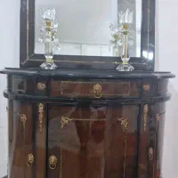 آیینه و کنسول همراه دو شمعدان