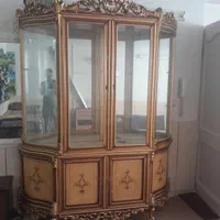 ویترین دوطبقه تمیز
