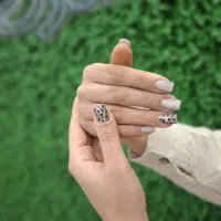 ترمیم ناخن با متریال باکیفیت