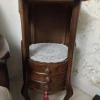 میز زیر تلفنی