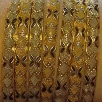 تعداد ۷ عدد النگو سایز ۳ و یک عدد ربع سکه