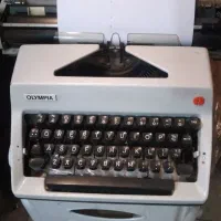 ماشین تایپ المپیا آلمانی کاملانو کارنکرده کلکسیونی