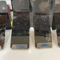 موبایل شکسته و خراب برمیداریم