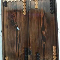 تخته نرد دستساز و یک عدد ساعت مناسب خانوم و اقا